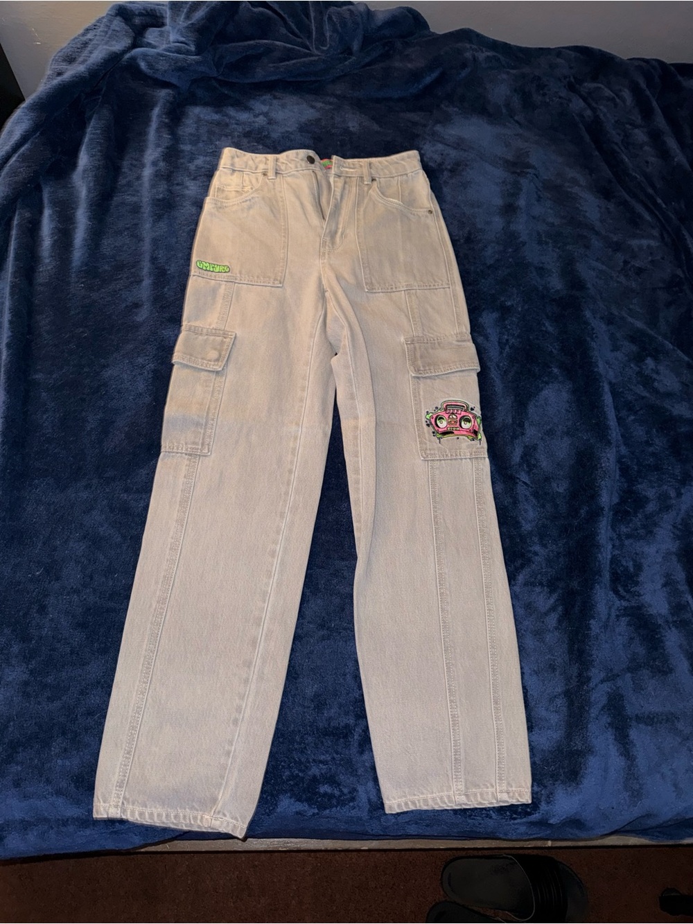 Empyre Light Gray High-Rise Cargo Jeans with Colorful Patch
